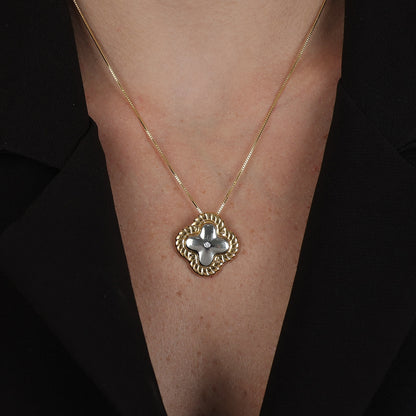 Colar Dourado e Prateado de Flor